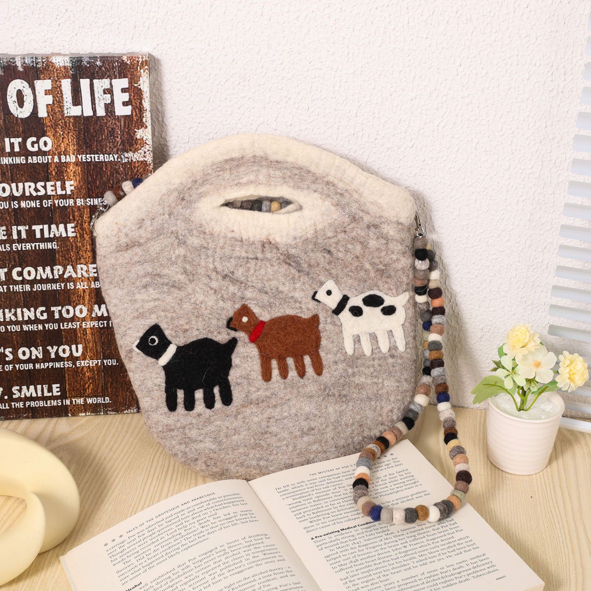 Cute puppy shoulder bag, Nepalese handmade wool felt bag, exquisite three-dimensional animal heavy industry felt bag wholesale