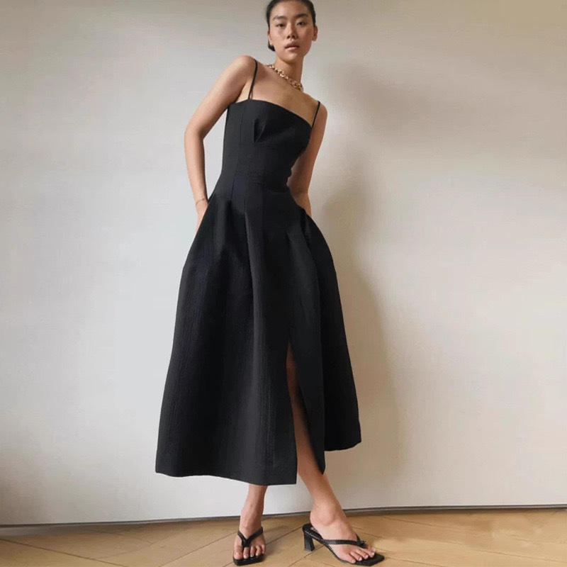 KH*ITE吊带黑色连衣裙女2025春秋蓬蓬裙新款设计感小众前开叉裙