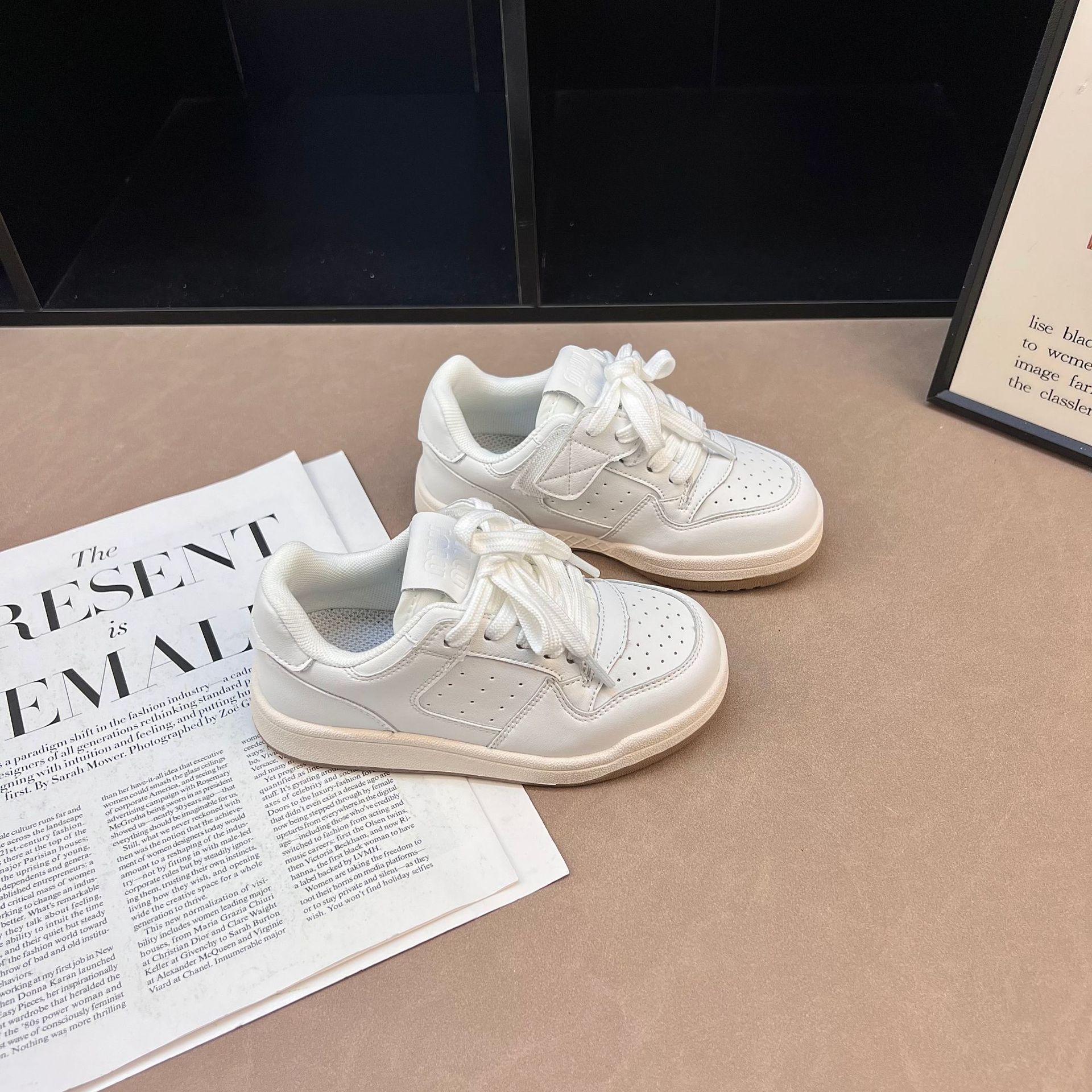 Children's shoes 2026 Spring New style Children's fashion low-top board shoes Korean version boys' and girls' soft-soled student white shoes Specification image