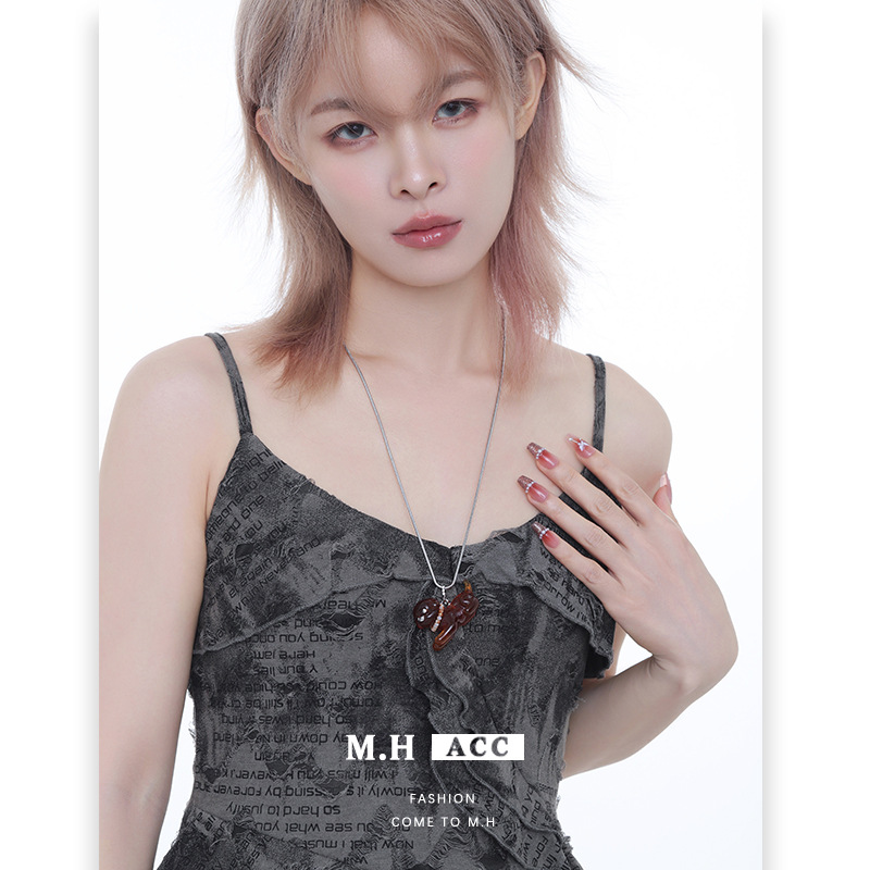 Spring and Summer new Amber Papa Dog necklace for women, versatile and fun, with a unique and original design sense. Wholesale of collarbone chains details Picture