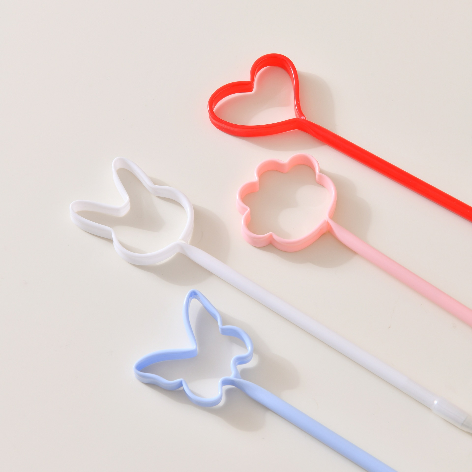 New heart-shaped straw pen, cute pen, cap removal gel pen, high appearance level, creative stationery for primary school students wholesale Specification drawing