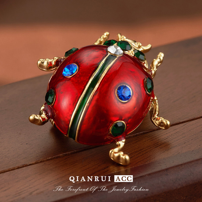 vintage brooch ladybug girl retro personalized brooch, light luxury beetle high-end niche design clothing and accessories Specification image