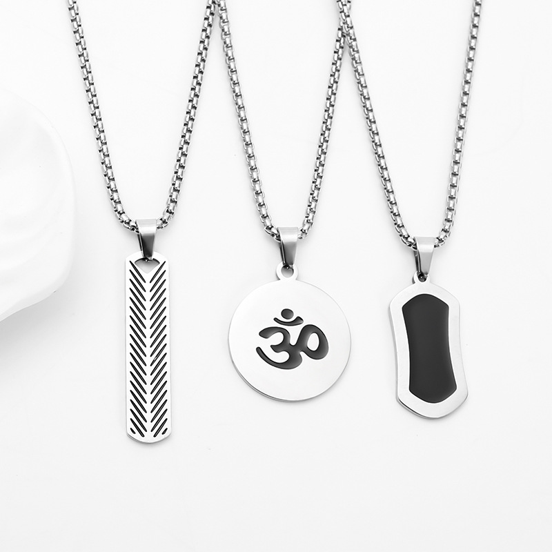 The new European and American gentleman's stainless steel rectangular diagonal retro oil-dripping pendant is in vogue with titanium steel and versatile men's hip-hop style