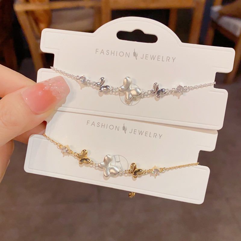 A niche, stylish and versatile diamond-encrusted metal butterfly bracelet, a source manufacturer of women's personalized, light luxury and high-end accessories