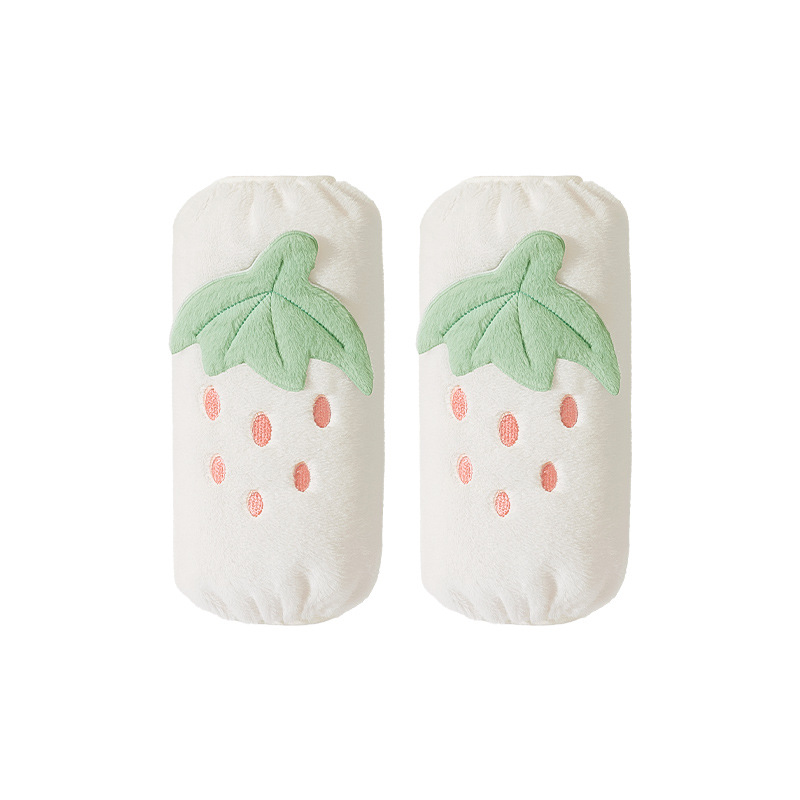 Winter cute strawberry sleeve, cartoon for girls, long adult office anti-dirt fluffy hand sleeves, plush sleeves Item Picture