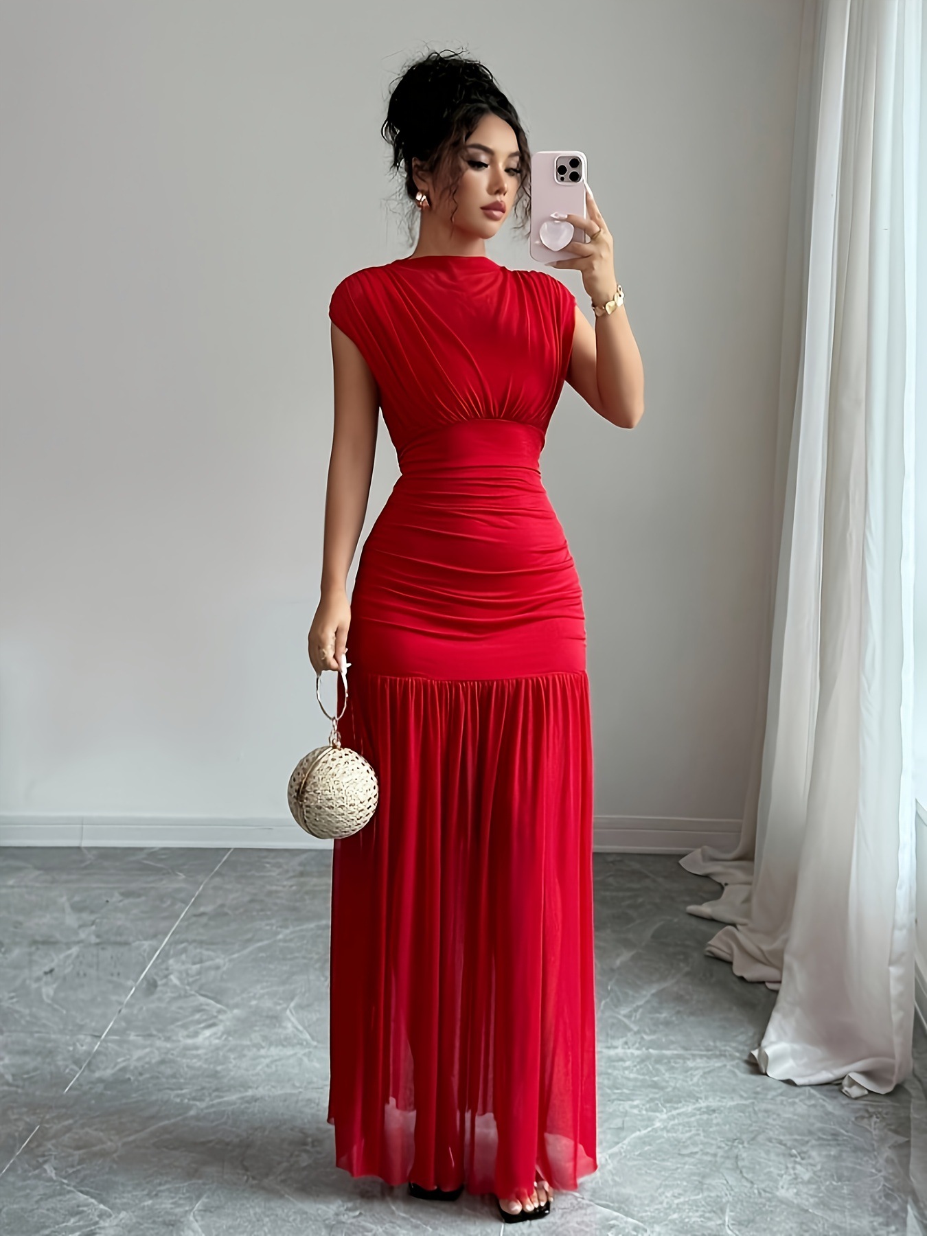 A new fashionable and elegant red boat-neck sleeveless, sexy, cut-out mesh pleated, waist-cinching long dress for ladies Item Picture