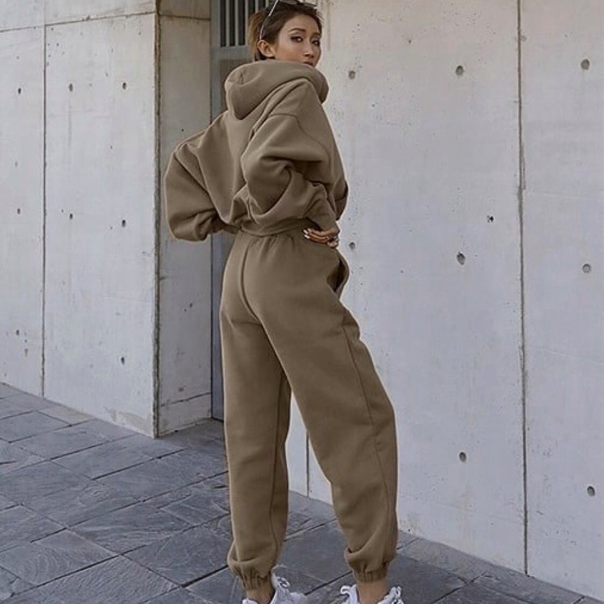 The 2023 autumn/winter Amazon European and American fashion solid-color long-sleeved hooded casual sweatshirt and sweatpants set is versatile and stylish Specification drawing