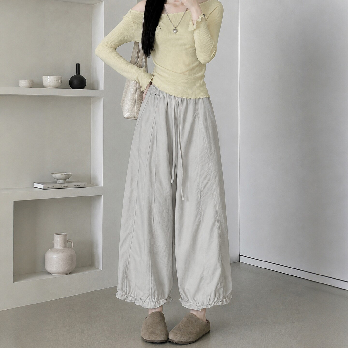 Pantalón de pierna ancha con borde agarico mujer slim verano 2026 nuevo casual holgado pequeño recto de cintura alta brácteas pantalones