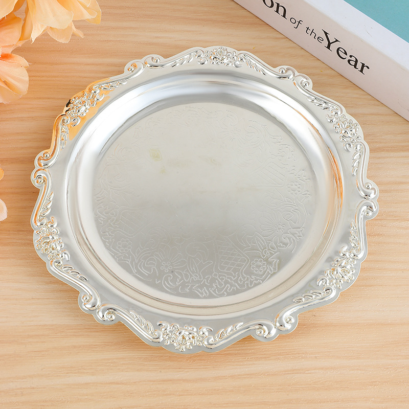Jewelry small tray, European-style ironwork retro tea cup heat insulation pad, high-end light luxury key storage tray, jewelry tray Application Scenario