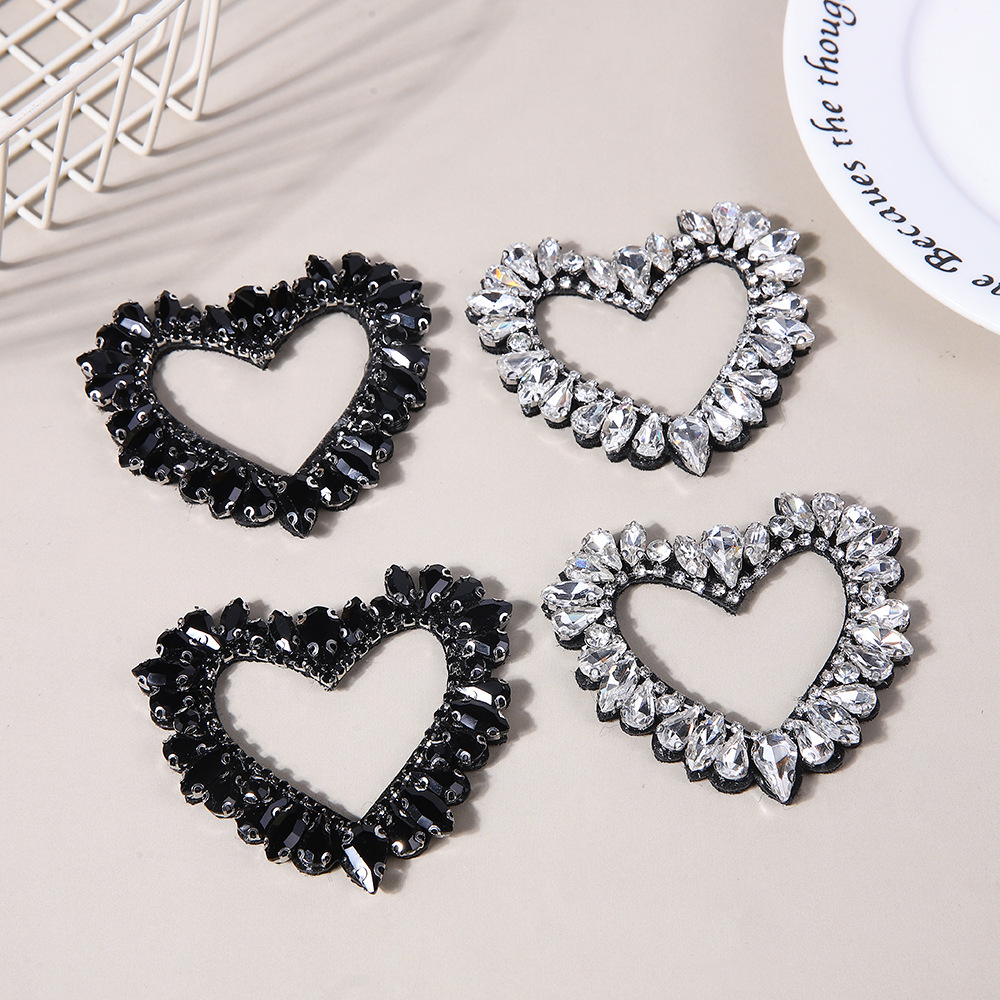 Hollowed-out heart DIY clothing accessories, hats, brooches, hair accessories, luggage accessories, fashionable glass diamond decorative materials