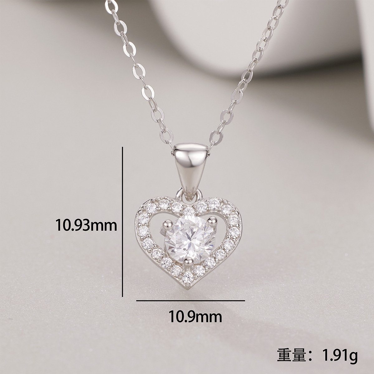 Single-diamond heart-shaped zircon pendant necklace, a niche InS-style design with a high-end collarbone chain accessory wholesale details Picture