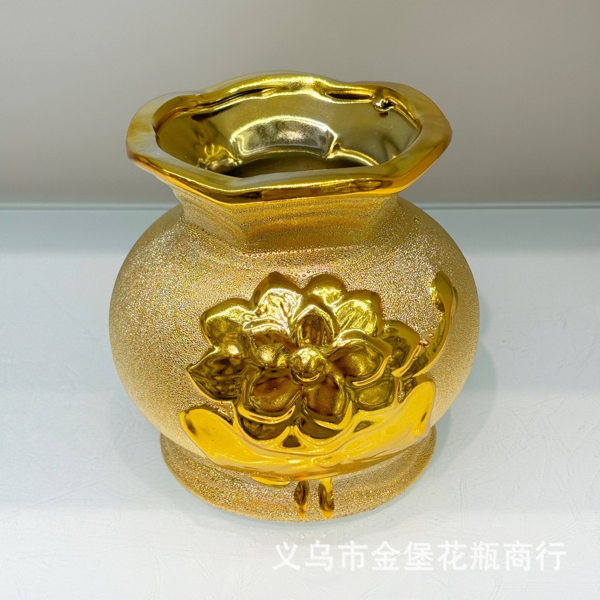 电镀闪砂金浮雕莲花陶瓷罐三件套 佛堂供花收纳盆家居轻奢装饰产品图