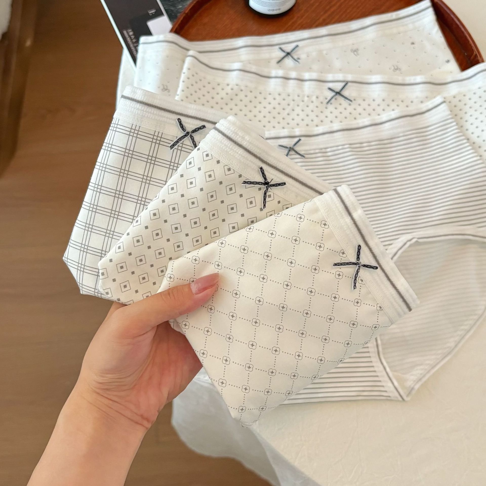 Girls' print combination underwear, women's mid-waist long-staple cotton 10A mulberry silk antibacterial crotch women's triangle underwear Specification image