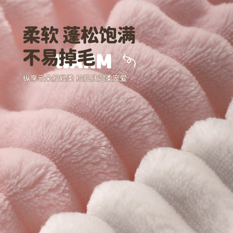 New style sleeve covers for women in autumn and winter. Fashionable sleeves for work and office work. Velvet anti-stain sleeve covers Application Scenario