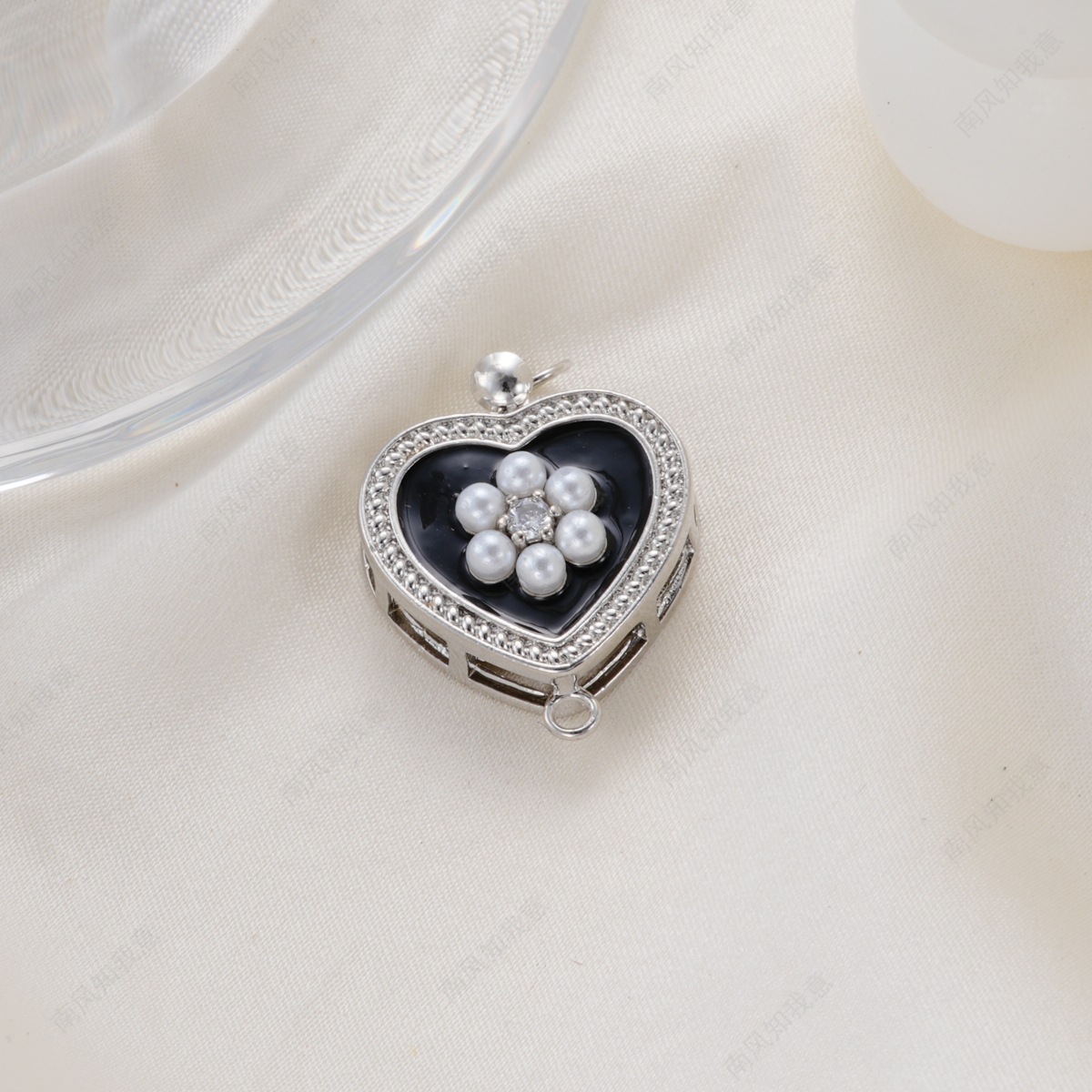 Copper plated with 18k high color retention, inlaid with pearls and oil, heart-shaped pin buckle, pearl necklace clasp, DIY jewelry accessory details Picture
