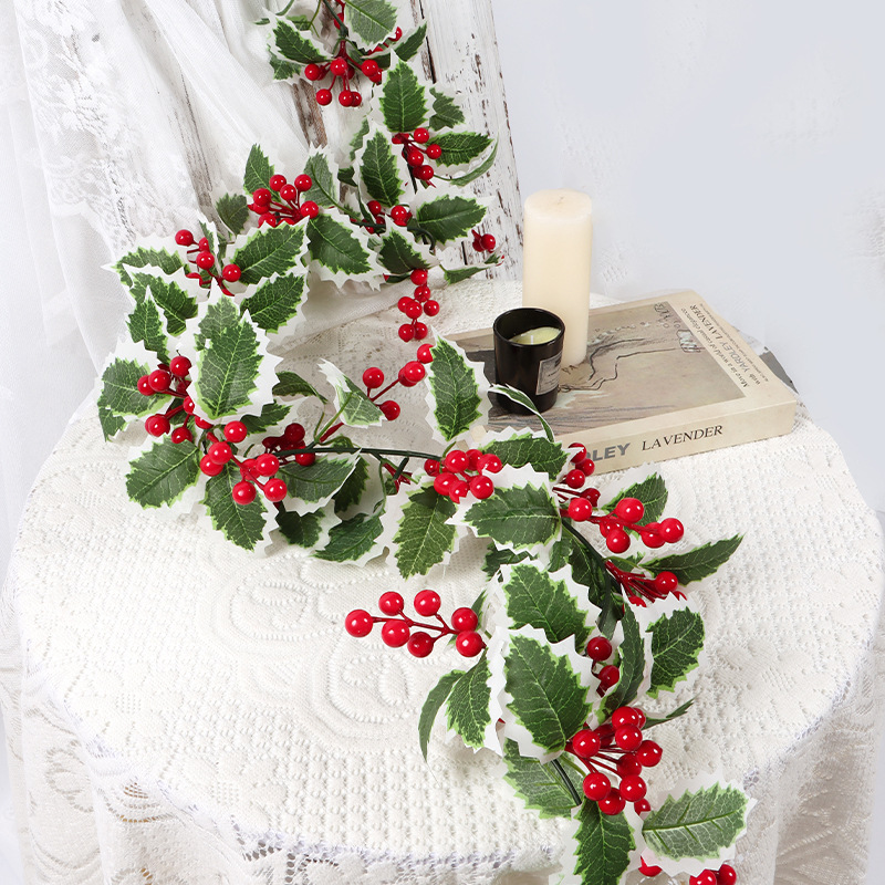 亚马逊新款仿真圣诞红果藤条松针藤蔓壁炉家居布置氛围装饰批发
