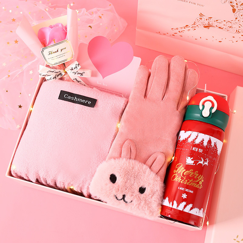 Christmas gifts for my girlfriend: scarf, gloves, thermos cup, hand warmer, gift box set, creative and practical birthday presents Application Scenario