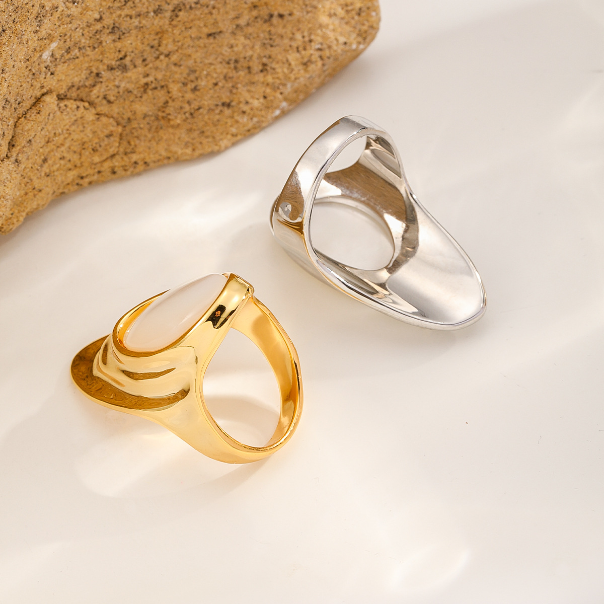 娜莎跨境专供铜镀18K真金镶嵌鲍鱼贝手饰戒指小众高级感夸张戒指产品图