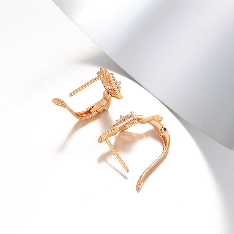 Xuping retro style geometric square Russian straight needle ear buckle copper alloy plated 18k color fashionable cross-border earrings for women Application Scenario