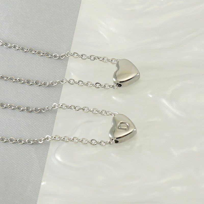 Cross border INS wind acero inoxidable amor carta collar europa y américa acero titanio 26 letras en inglés colgante cadena de clavícula mujer Specification image
