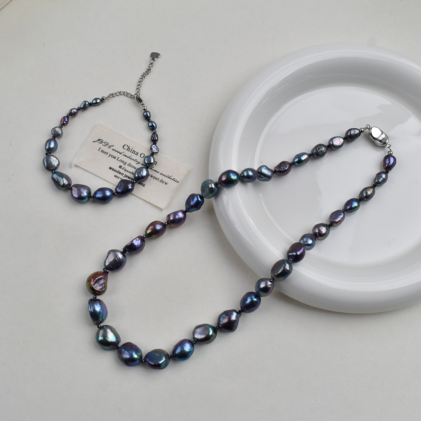 Natural pearl size gradient peacock green pearl necklace, 925 silver freshwater pearl elegant and simple style necklace details Picture