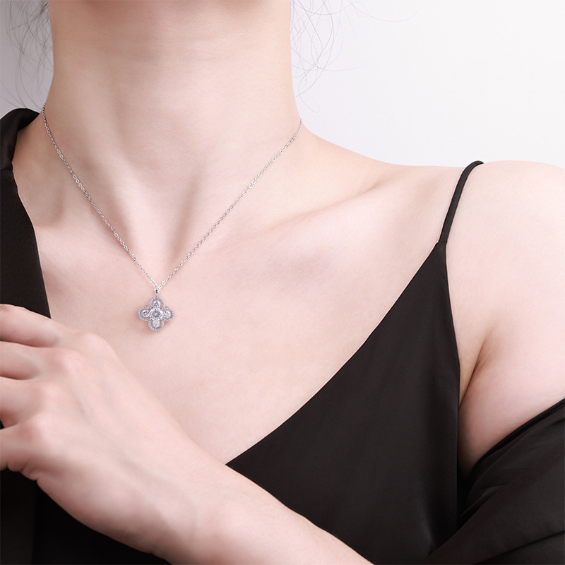 The S925 four-leaf Clover necklace, made of pure silver, is versatile and does not fade. It features a simple, luxurious and high-end design. It is a Mosan necklace Specification image