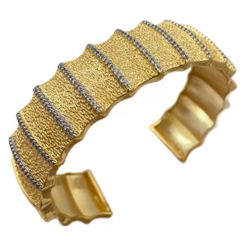 A light luxury and high-end brushed wavy slightly set diamond ring bracelet with exquisite design, a retro and fashionable set Item Picture