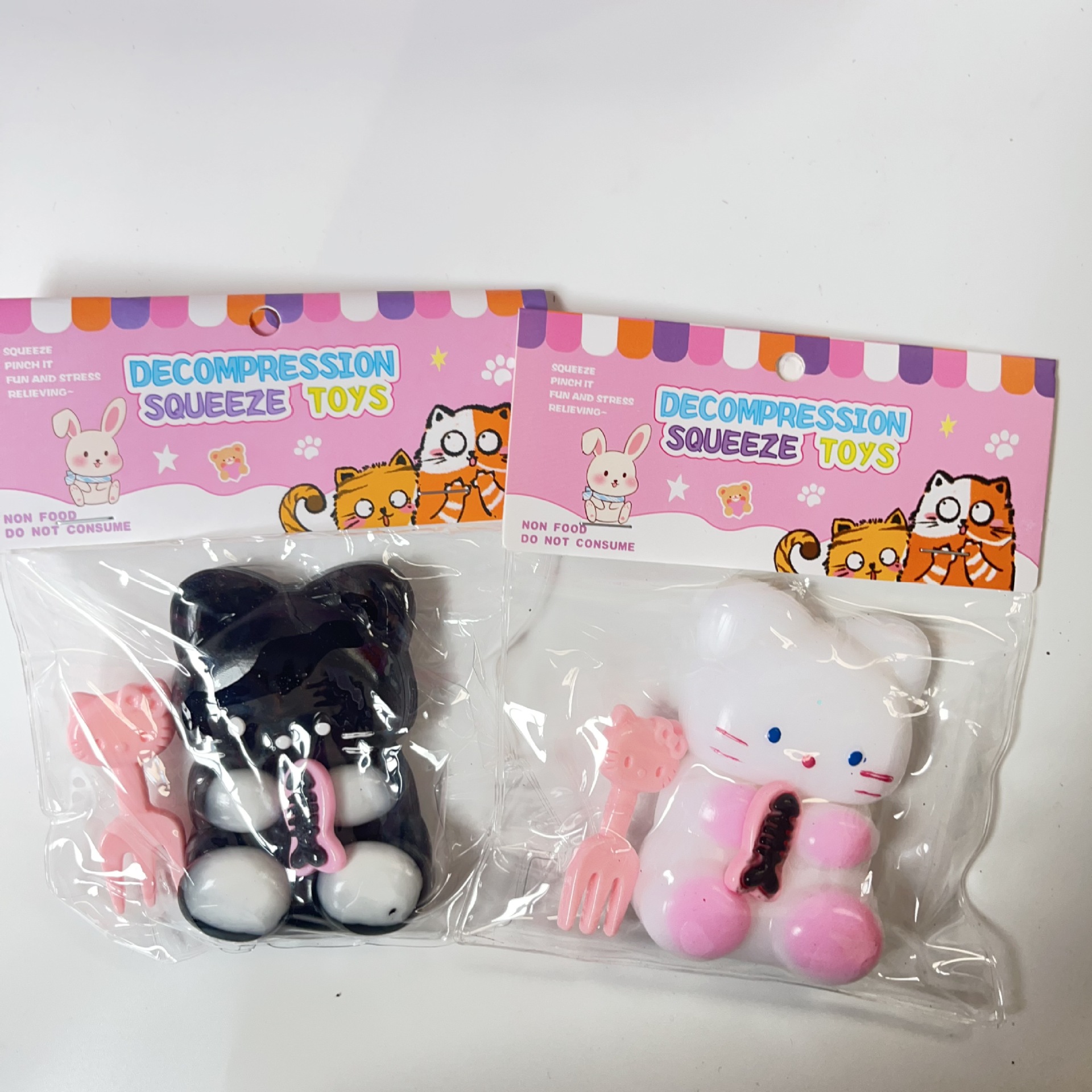 Cute and adorable cat-shaped balls with a muddy texture, a delightful little cat toy gadget Application Scenario