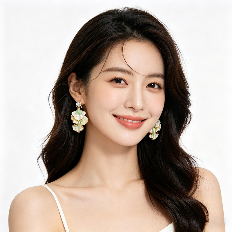 Gradient irregular Ginkgo leaf earrings, women's fashion stud earrings, 2026 live-streaming bestsellers, niche design sense Application Scenario