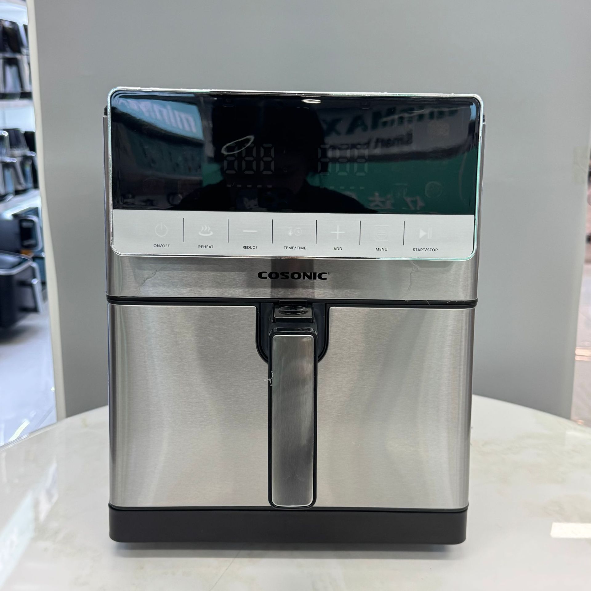 minMAX's new all-stainless steel airfryer, a large-capacity airfryer oven with a capacity of 14L, is available for export details Picture