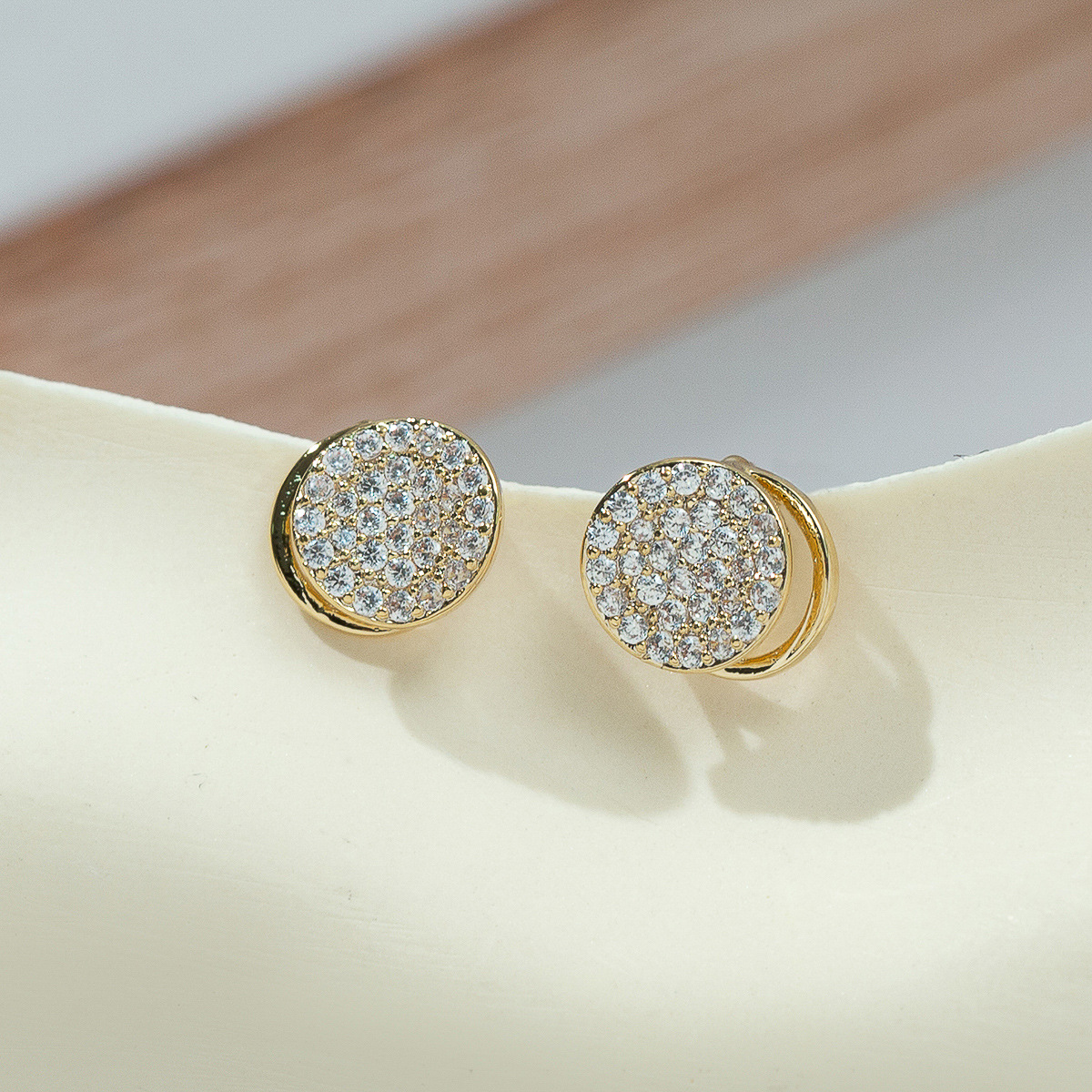 Xuhui Jewelry 925 Silver Needle with zirconium inlaid copper plated with real gold, new style, versatile and high-end, light luxury round stud earrings for women full figure