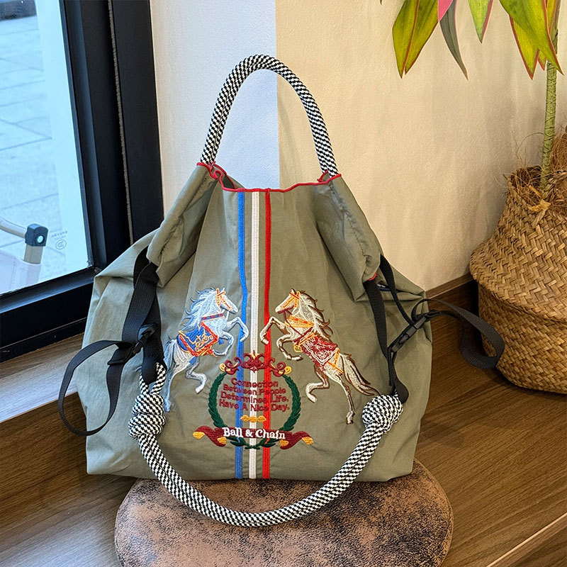 双肩背包实物图