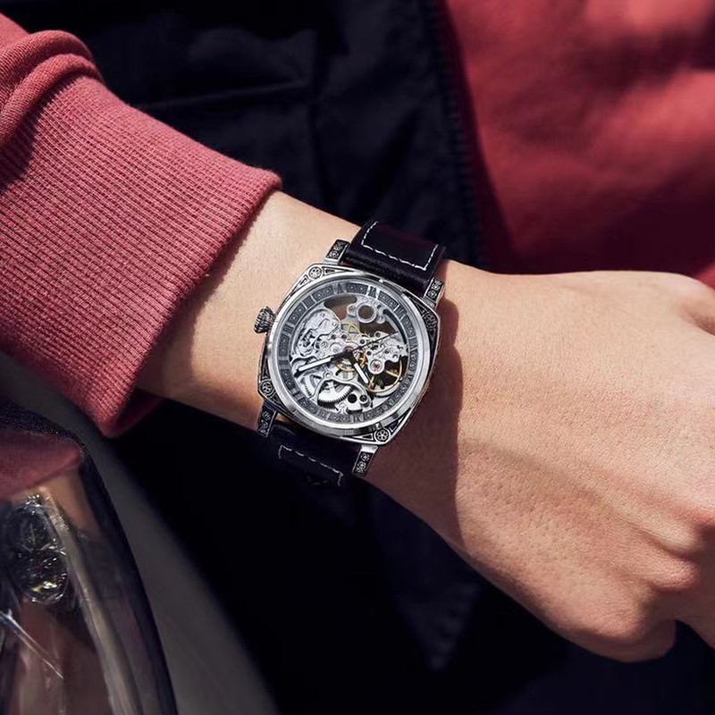 Foreign trade manufacturer's men's mechanical skeleton, trendy men's fully automatic mechanical watch, luminous, niche carved wristwatch Application Scenario