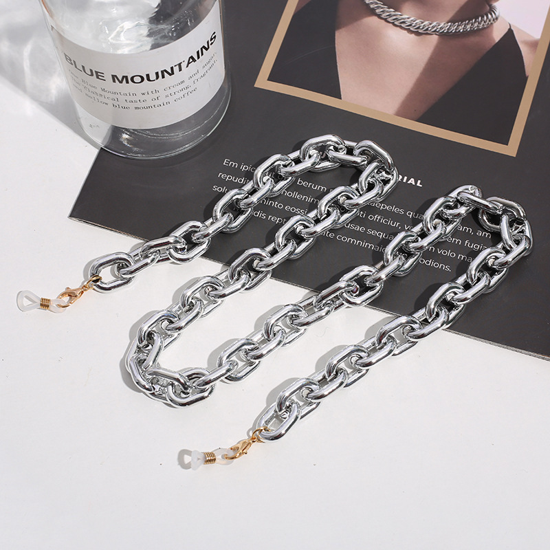 Hot-selling UV-plated multi-color O-shaped chains, acrylic necklaces, eyeglass chains, anti-loss mask chains, and wholesale jewelry chains Application Scenario