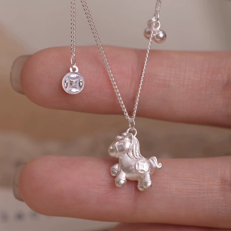 S925 pure silver 12.15 Money necklace for women, fashionable, elegant and high-end. It's a collarbone chain for the Year of the Horse and one's zodiac year
