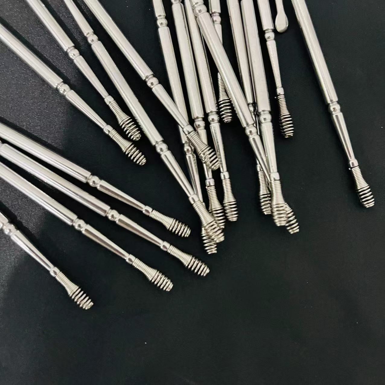Dual-purpose ear cleaning tool, double-headed ear scorer, ear picking tool, earwax remover, adult and children's earwax remover Application Scenario