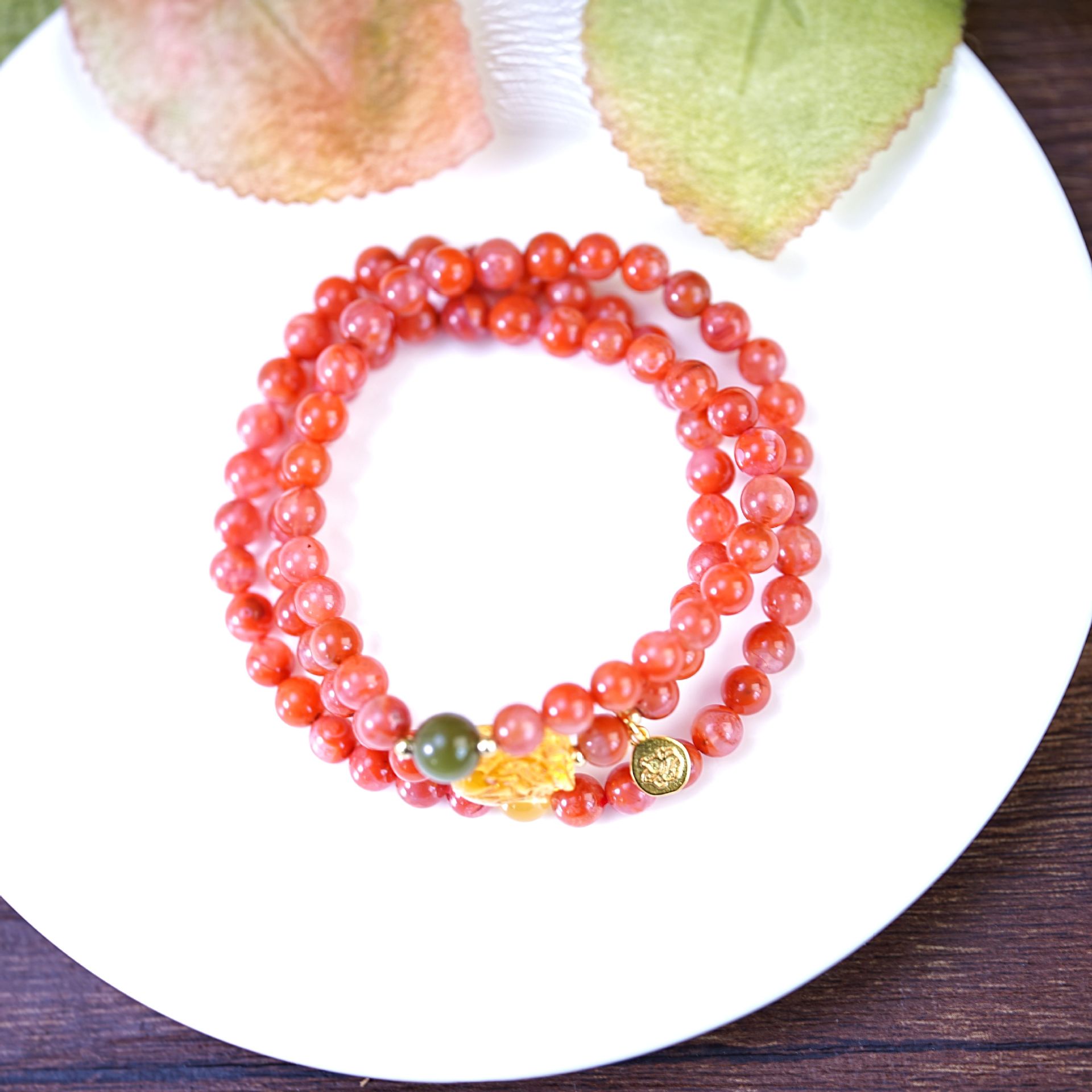 New Chinese-style natural Nan Hong agate beaded bracelet for women, retro, light luxury and fashionable amber bracelet accessory Application Scenario