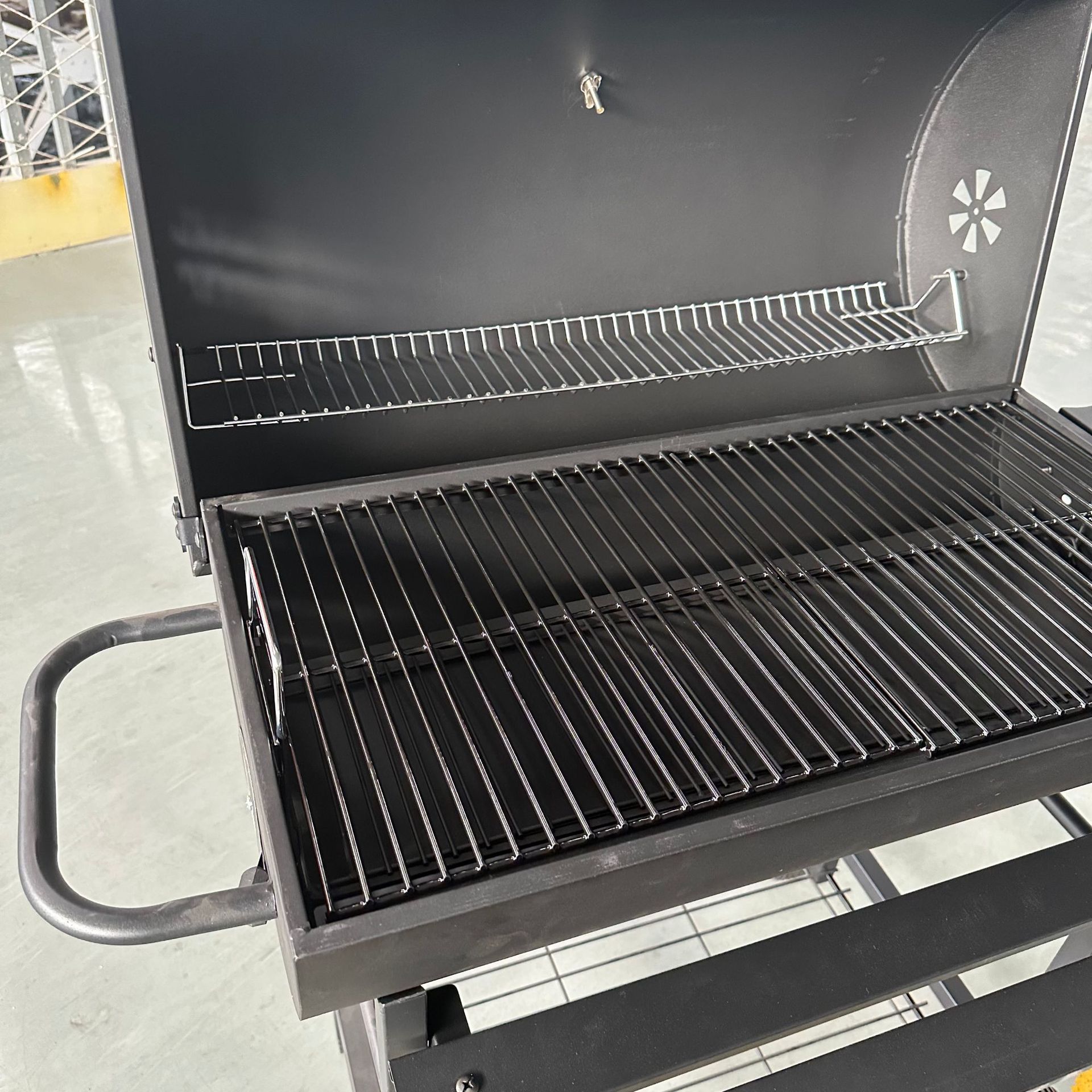 Direct supply from the manufacturer of household charcoal barbecue grills, outdoor portable barbecue racks, large barbecue grills, and courtyard barbecue plates Application Scenario
