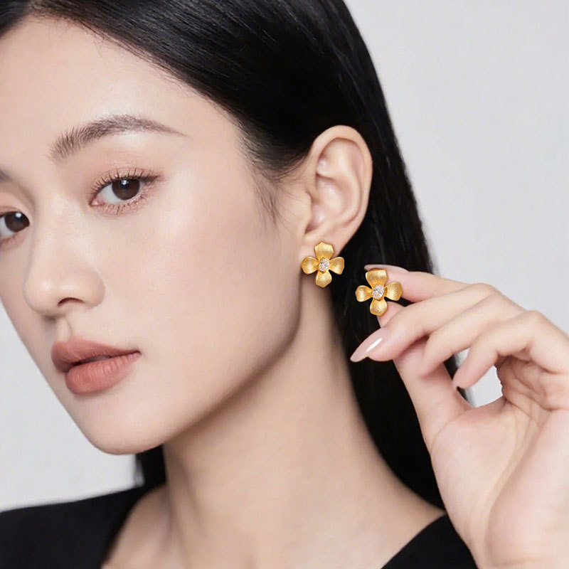 Light luxury style brushed four-petal flower stud earrings, copper alloy, real gold electroplated with zircon s925 silver needle, high-end women's earrings details Picture