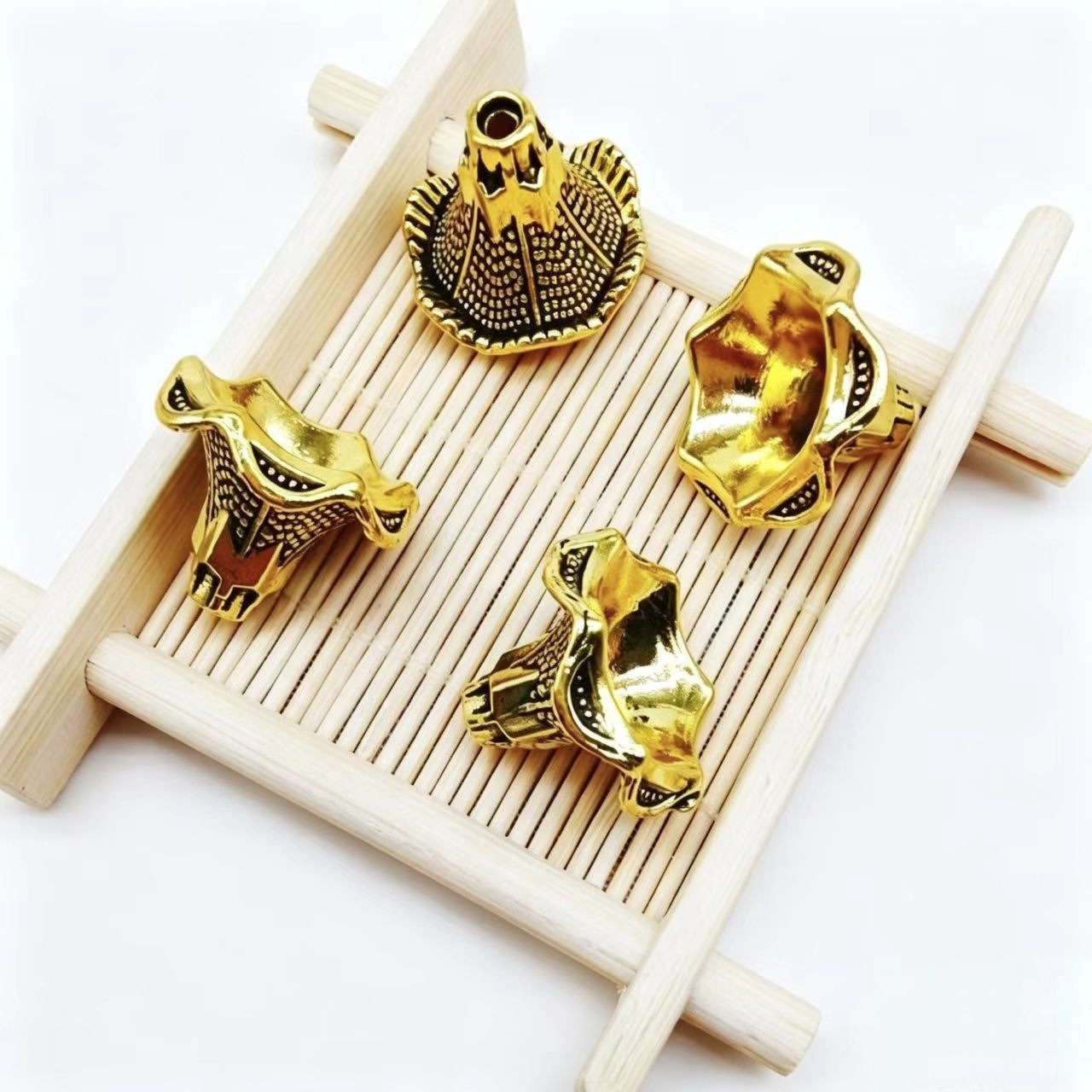 DIY jewelry accessories, retro zinc alloy trumpet flower-shaped flower stand, handcrafted tassel hat accessory base Application Scenario