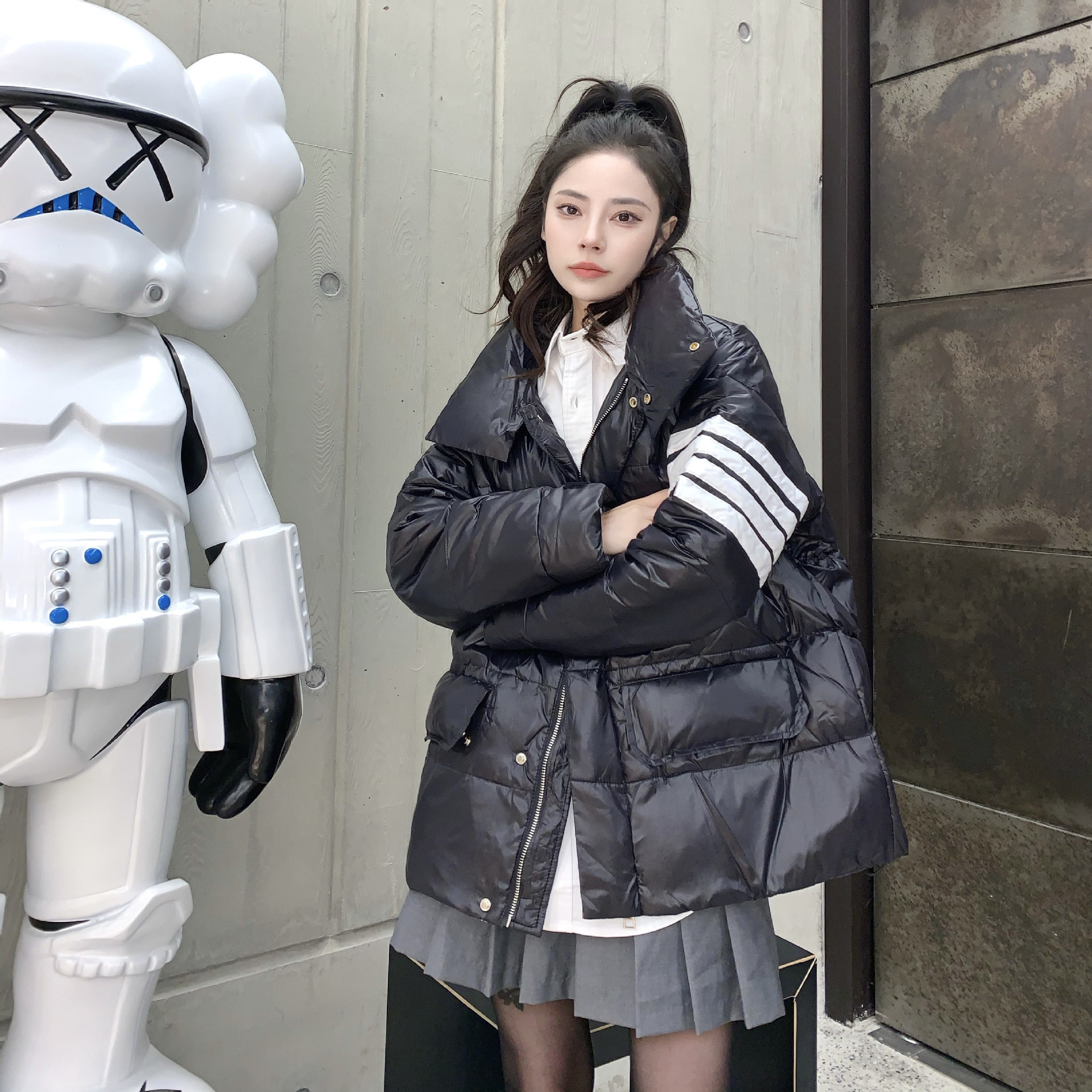 TB Women's classic winter four-bar down jacket, a trendy, fashionable, casual and versatile down jacket for both men and women Specification image