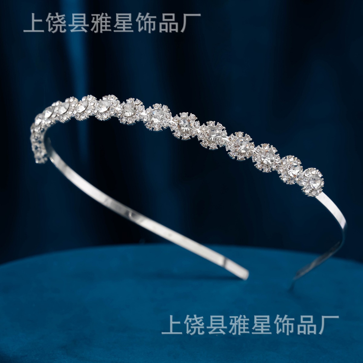 Forest-style socialite white crystal hair band, simple water diamond flower compression hair band, retro daily outdoor trendy hair accessories Application Scenario