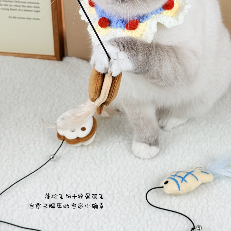 A new batch of cross-border Korean-style simple, entertaining and interactive cat toys with long rods, feathers and bells Application Scenario