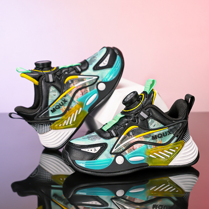 童运动鞋实物图