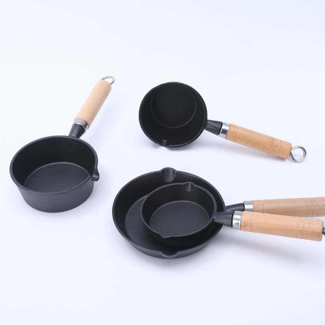 Explosivo mini plancha para desayuno frittla con mango de madera hierro fundido pulido con aceite pequeña olla antioxidación olla de hierro antiadherente details Picture