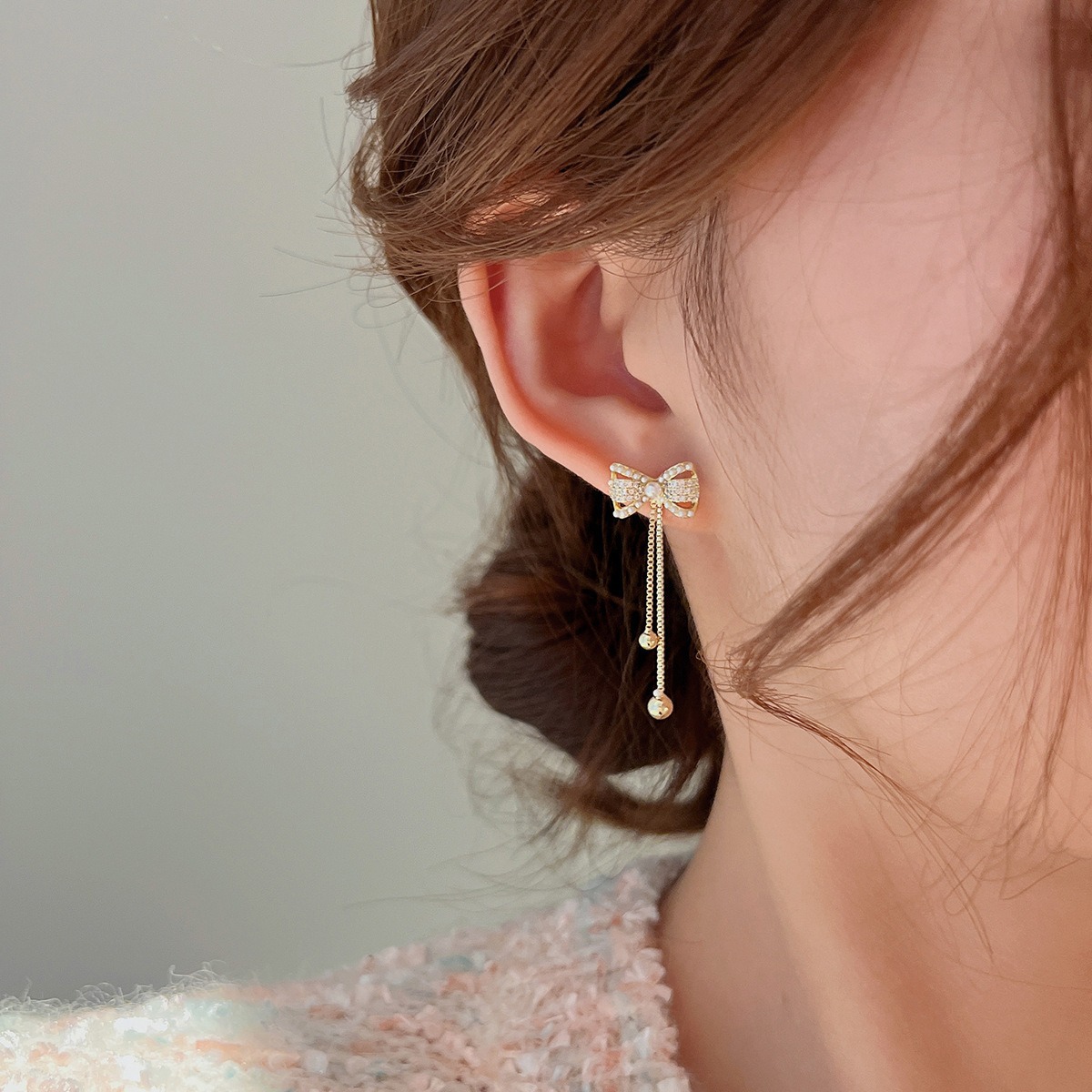 Sweet and gentle bow pearl tassel stud earrings for women to look slimmer, long and exquisite elegant earrings, light luxury and high-end ear strings details Picture
