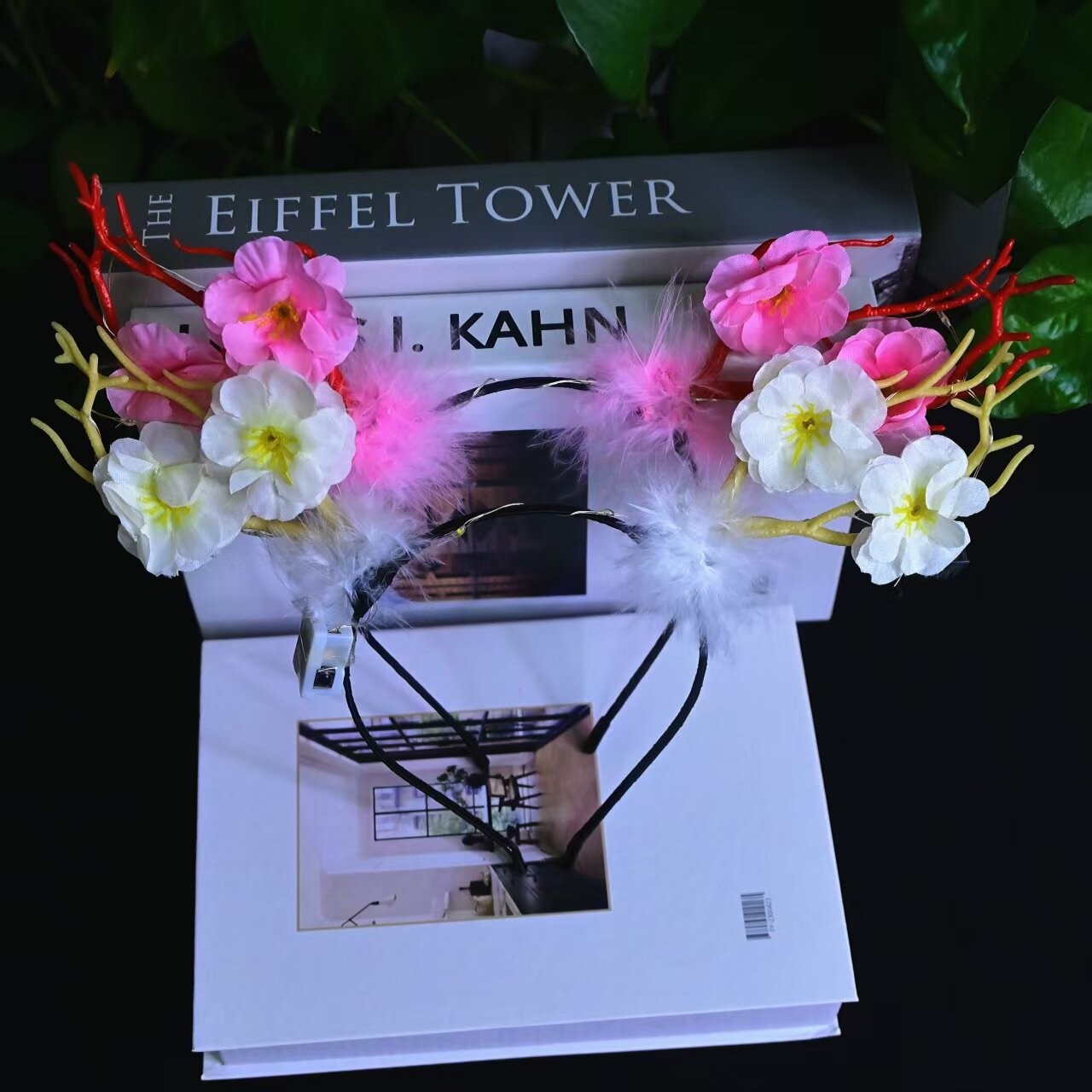 New cross-border luminous branch feather large antler headwear, Christmas glittering elk hairband, scenic area party hairpin details Picture