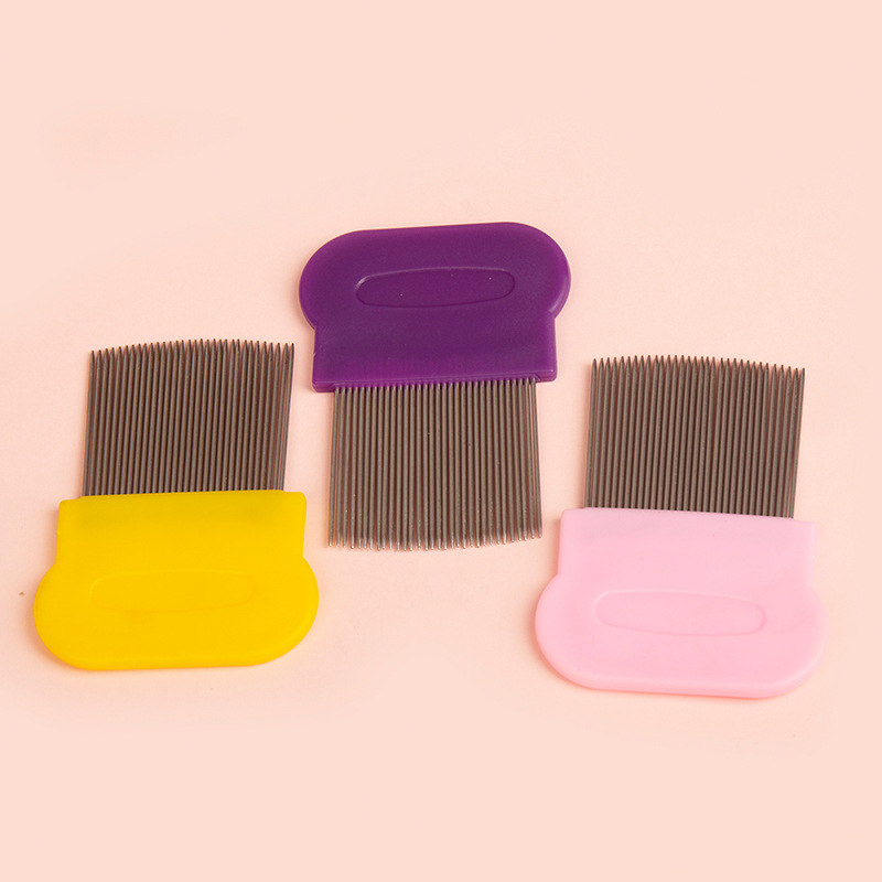 Wholesale pet combs, pet brushes, flea combs, pet combs, hair-removing combs, fine-toothed flea and lice removal combs Application Scenario