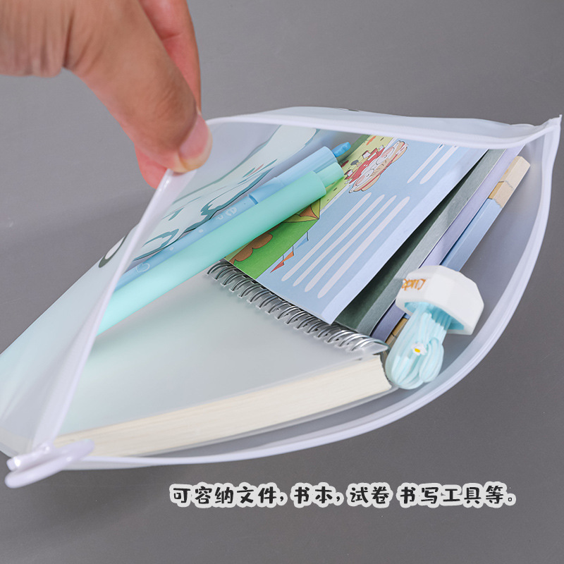 مجموعة من الأدوات المكتبية الخاصة بالطلاب ضد المياه Specification image