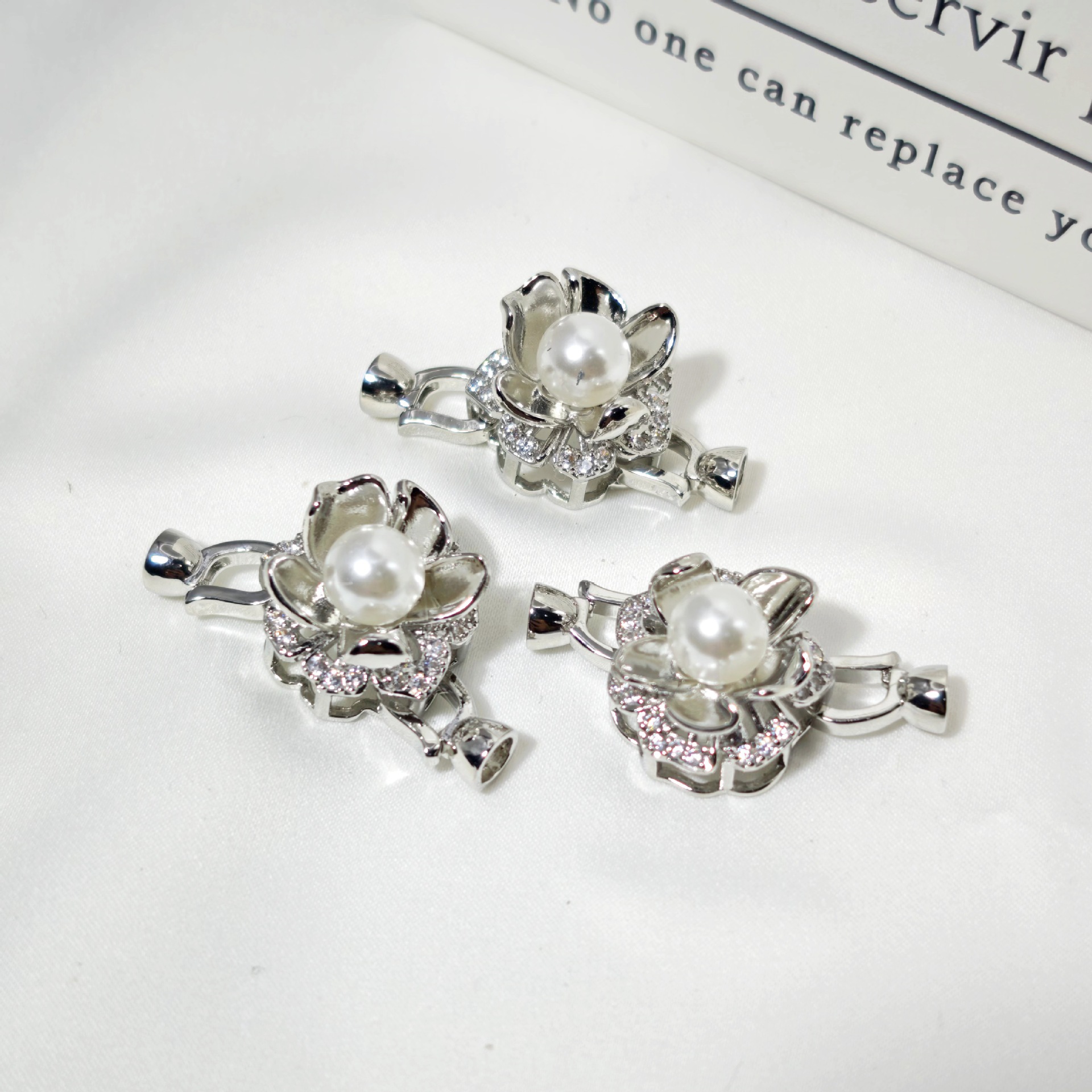 High-end strong color retention necklace clasp, pearl buckle, bracelet buckle, end buckle, universal buckle, diy jewelry accessories Application Scenario